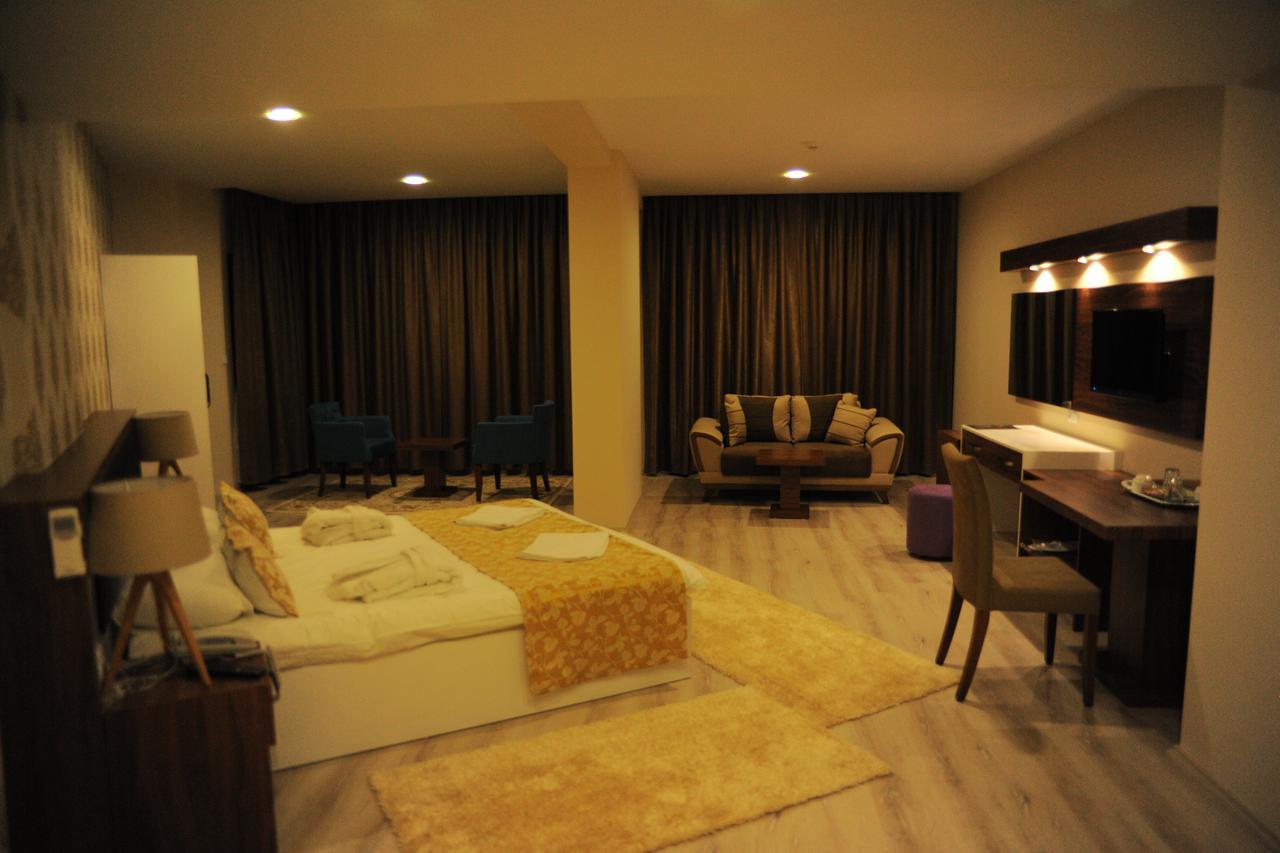 Maykon Hotel Civril  Bilik gambar